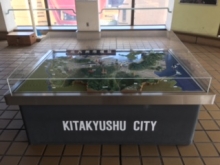 展望室に展示されている北九州市の模型の写真