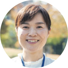 左方 祐美子主査写真