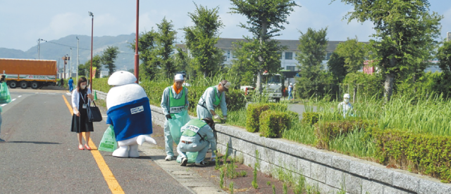 新門司フェリーターミナル周辺の清掃写真