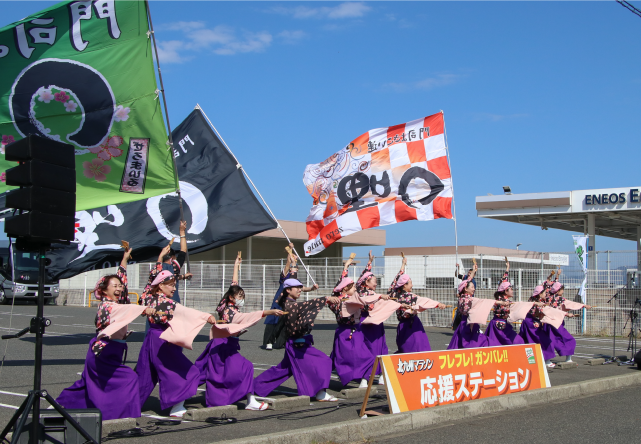 北九州マラソン・応援ステーションの演技パフォーマンスの様子