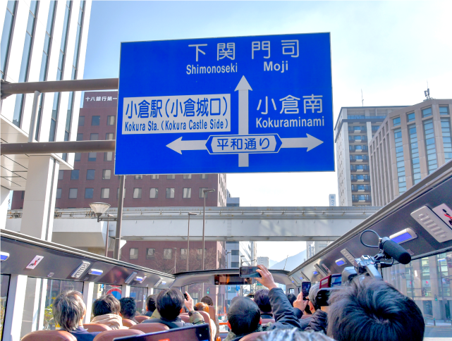 オープントップバスからの風景