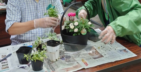 寄せ植え教室の様子