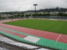 【令和5年度の活用状況】芝生の張替え・目砂散布（黒崎播磨陸上競技場　㏌ HONJO）