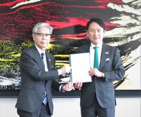 答申手交式の様子