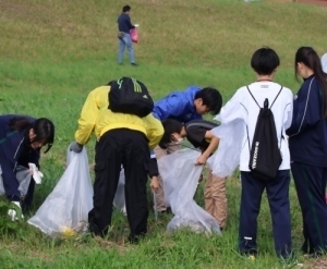 I　LOVE遠賀川清掃活動の様子の写真