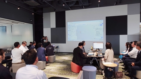 北九州市職員とIT企業の技術者による北九州市生成AIハッカソン 最終発表の様子