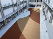 小池特別支援学校の中庭の写真