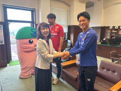 握手の様子