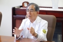 血圧測定の習慣化を諭す土橋先生